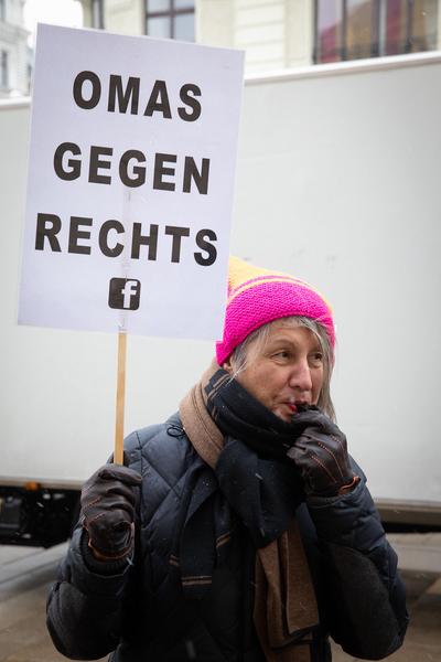 Vienna Art Week: OMAS GEGEN RECHTS - Keppelchor im MQ & Oma-Cafe im  Q21 / Raum D (19.11.2018) https://2018.viennaartweek.at/de/program/aktionsraum-omas-gegen-rechts-oma-cafe-aktionsprogramm | Foto: eSeL Foto: eSeL.at - Lorenz Seidler