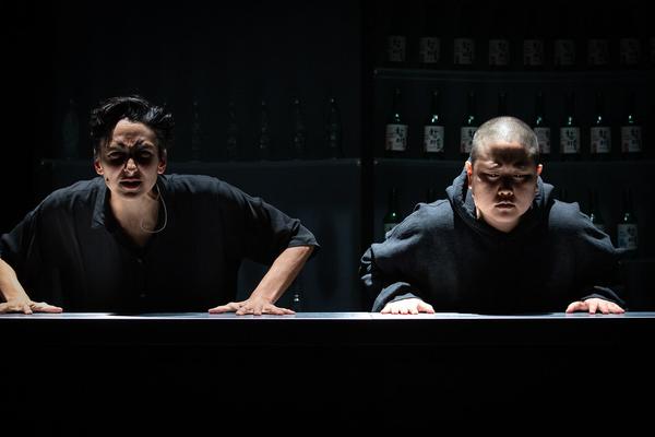 brut: Stefanie Sourial - Colonial Cocktail.
Volume 2: Spirits mit Special Guest Hyo Lee (9. - 13.5.2019, studio brut) https://esel.cc/brut_colonialcocktail2 | Foto: eSeL Foto: eSeL.at - Lorenz Seidler