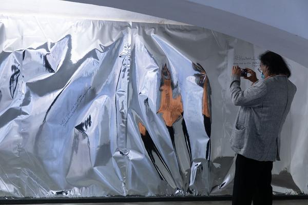 das weisse haus: "Stille Räume" - Abschlussausstellung 2019/2020 Schule Friedl Kubelka für künstlerische Photographie (8.9. - 17.10.2020, Eröffnung) https://w.dasweissehaus.at/exhibition/abschlussausstellung-stille-raeume | Foto: eSeL Foto: eSeL.at - Lorenz Seidler