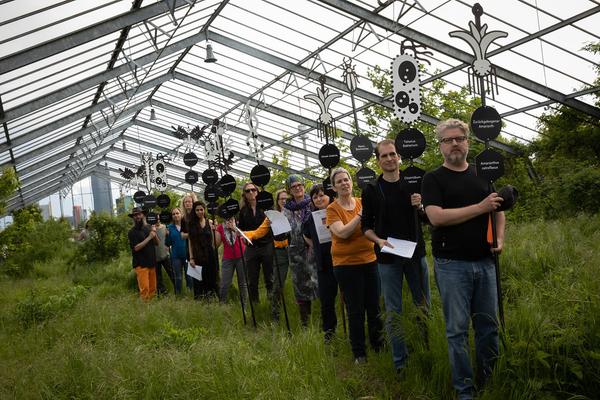 Club Real - Jenseits der Natur: Zweite Sitzung des Gartenparlaments (brut & KOER, 11.5.2019, Gewächshaus im Floridsdorfer Donaufeld, Nordmanngasse 60) https://esel.cc/ClubReal_brut | https://esel.cc/ClubReal_KOER | Foto: eSeL Foto: eSeL.at - Lorenz Seidler