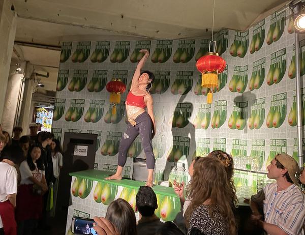 Wiener Festwochen 2022: PICKLE BAR: Mai Ling Performance (Spitzer, 7. - 9.6.2022) Foto: eSeL.at - Zhameli Khairli Foto: eSeL.at - Zhameli Khairli