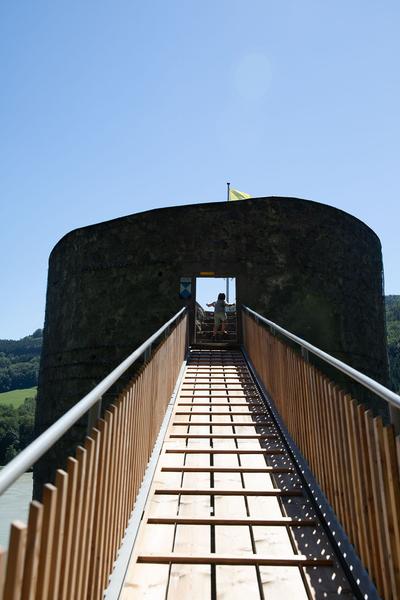 Festival der Regionen: I siach dei Fahnderl ned, kum a weng zuwa . Anna Jermolaewa & Lehrende/Studierende der Kunstuniversität Linz (29.6. - 7.7.2019, Offenes Atelier Anna Maria Brandstätter - Sankt Nikola an der Donau) https://fdr.at/project/i-siach-dei-fahnderl-ned-kum-a-weng-zuwa | Foto: eSeL Foto: eSeL.at - Lorenz Seidler