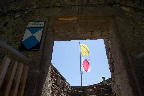 Festival der Regionen: I siach dei Fahnderl ned, kum a weng zuwa . Anna Jermolaewa & Lehrende/Studierende der Kunstuniversität Linz (29.6. - 7.7.2019, Offenes Atelier Anna Maria Brandstätter - Sankt Nikola an der Donau) https://fdr.at/project/i-siach-dei-fahnderl-ned-kum-a-weng-zuwa | Foto: eSeL Foto: eSeL.at - Lorenz Seidler