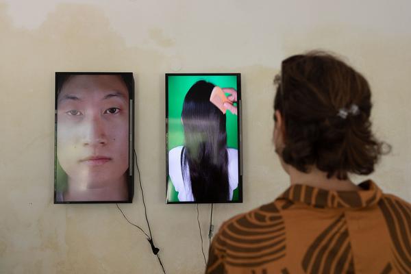 Festival der Regionen: I siach dei Fahnderl ned, kum a weng zuwa . Anna Jermolaewa & Lehrende/Studierende der Kunstuniversität Linz (29.6. - 7.7.2019, Offenes Atelier Anna Maria Brandstätter - Sankt Nikola an der Donau) https://fdr.at/project/i-siach-dei-fahnderl-ned-kum-a-weng-zuwa | Foto: eSeL Foto: eSeL.at - Lorenz Seidler