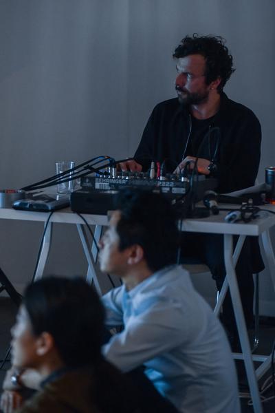 das weisse haus: Finissage "Parallax Trading" (18.5.2019)  https://w.dasweissehaus.at |  Foto: http://eSeL.at - Joanna Pianka Foto: eSeL.at - Joanna Pianka