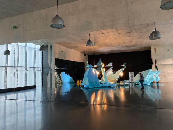 Kunsthaus Bregenz: Jakob Lena Knebl & Ashley Hans Scheirl - Seasonal Greetings (12.12.20 - 14.3.21 - currently closed due to Lockdown) https://www.kunsthaus-bregenz.at/ausstellungen/aktuelle-ausstellung/knebl-scheirl | Foto: eSeL