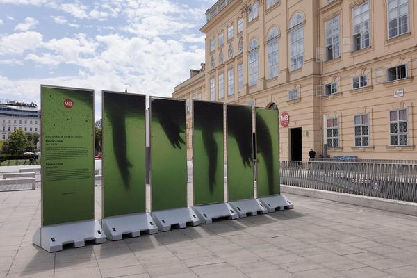 MuseumsQuartier Wien: Anastasia Samoylova "FloodZone" (MQ Vorplatz) Foto: eSeL.at - Lorenz Seidler Foto: eSeL Lorenz Seidler