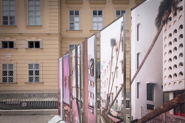 MuseumsQuartier Wien: Anastasia Samoylova "FloodZone" (MQ Vorplatz) Foto: eSeL.at - Lorenz Seidler Foto: eSeL Lorenz Seidler