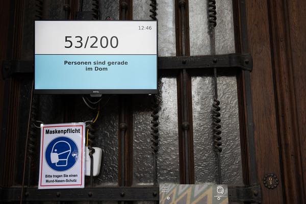 Stephansdom: Billi Thanner - Himmelsleiter  (4.4. - 31.5.2021) https://www.dompfarre.info/Pfarrgruppen/Kulturelle_Gruppen/Kunst_im_Dom/Himmelsleiter.html | Foto: eSeL Foto: eSeL.at - Lorenz Seidler
