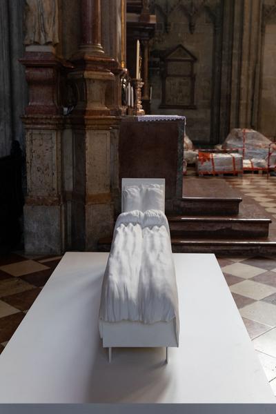 Stephansdom: Erwin Wurm: Fastentuch Pullover (bis 11.4.2020) & Skulpturen (bis 5.6.2020) Foto: eSeL Foto: eSeL.at - Lorenz Seidler