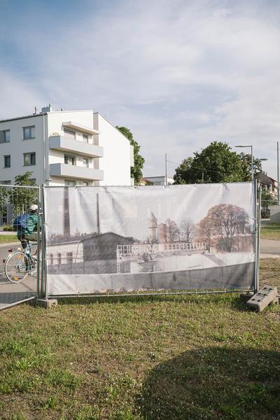 Tangente St. Pölten: "Fotomontage Glanzstoff" - Julia Wieger / Guilherme Maggessi (Glanzstoff Areal, 27.6. - 7.7.2024) Foto: eSeL.at -  Robert Puteanu Foto: eSeL.at - Robert Puteanu