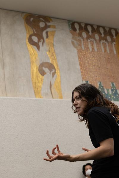 Vienna Art Week / Secession: Performance Nora Turato (19.11.2021) Foto: eSeL.at - Lorenz Seidler Foto: eSeL.at - Lorenz Seidler