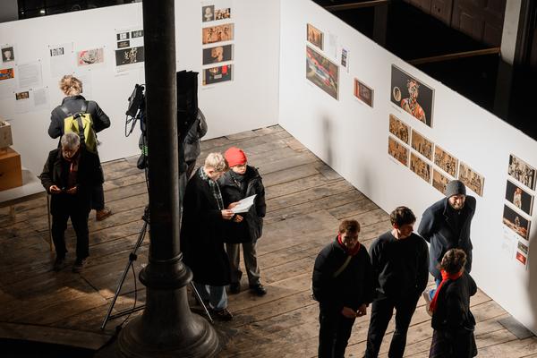 Alexander Kluge: Nachts träumen die Kulissen von ungesehenen Bildern - Eröffnung (Akademie der bildenden Künste Wien - Prospekthof, 05.02.2026) Foto: eSeL.at - Joanna Pianka