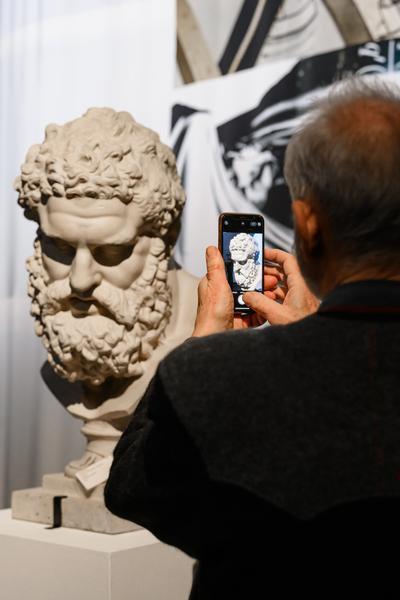Alexander Kluge: Nachts träumen die Kulissen von ungesehenen Bildern - Eröffnung (Akademie der bildenden Künste Wien - Prospekthof, 05.02.2026) Foto: eSeL.at - Joanna Pianka