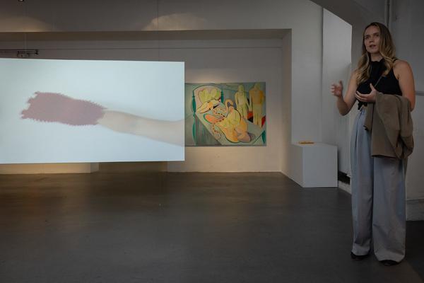 Alina Sokolova "Ambivalent Feeling of Staying Alive". Erste Bank Art Award 2025 (DAS WEISSE HAUS, 9.9.2025) Foto: eSeL.at - Lorenz Seidler