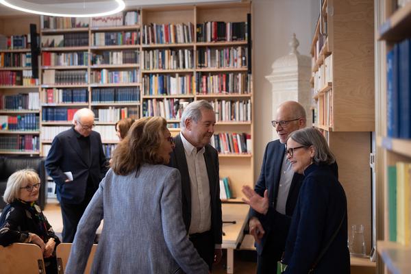 "Anecdotes and Arguments: How the colour of individual life allows for broader interpretations of the Holocaust" Timothy Snyder in conversation with Stephen Naron (Sigmund Freud Museum, 18.5.2026) Foto: eSeL.at - Lorenz Seidler