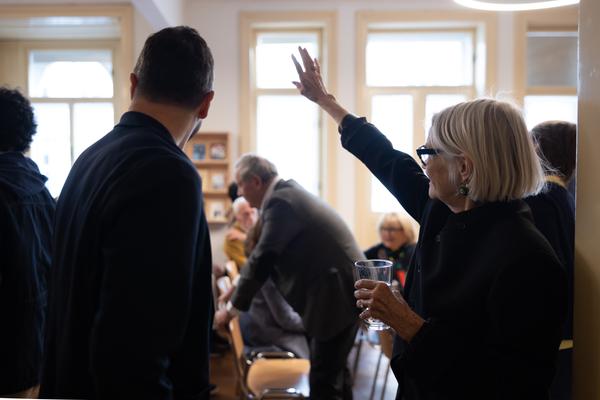 "Anecdotes and Arguments: How the colour of individual life allows for broader interpretations of the Holocaust" Timothy Snyder in conversation with Stephen Naron (Sigmund Freud Museum, 18.5.2026) Foto: eSeL.at - Lorenz Seidler