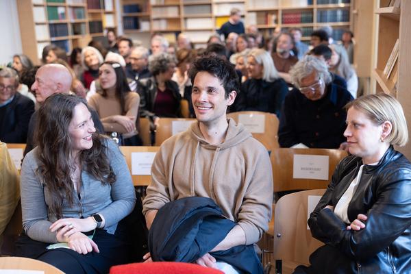 "Anecdotes and Arguments: How the colour of individual life allows for broader interpretations of the Holocaust" Timothy Snyder in conversation with Stephen Naron (Sigmund Freud Museum, 18.5.2026) Foto: eSeL.at - Lorenz Seidler