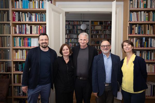 "Anecdotes and Arguments: How the colour of individual life allows for broader interpretations of the Holocaust" Timothy Snyder in conversation with Stephen Naron (Sigmund Freud Museum, 18.5.2026) Foto: eSeL.at - Lorenz Seidler