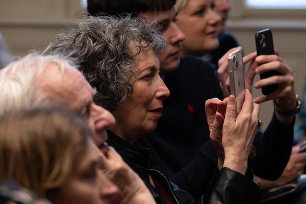 "Anecdotes and Arguments: How the colour of individual life allows for broader interpretations of the Holocaust" Timothy Snyder in conversation with Stephen Naron (Sigmund Freud Museum, 18.5.2026) Foto: eSeL.at - Lorenz Seidler