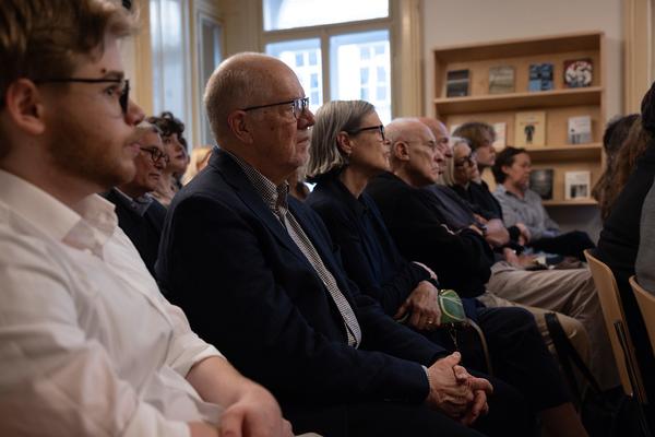 "Anecdotes and Arguments: How the colour of individual life allows for broader interpretations of the Holocaust" Timothy Snyder in conversation with Stephen Naron (Sigmund Freud Museum, 18.5.2026) Foto: eSeL.at - Lorenz Seidler