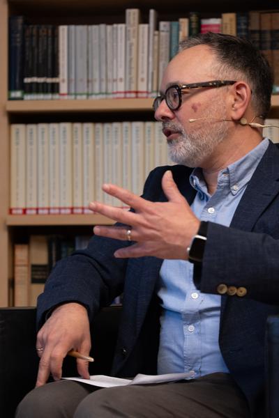 "Anecdotes and Arguments: How the colour of individual life allows for broader interpretations of the Holocaust" Timothy Snyder in conversation with Stephen Naron (Sigmund Freud Museum, 18.5.2026) Foto: eSeL.at - Lorenz Seidler
