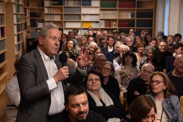 "Anecdotes and Arguments: How the colour of individual life allows for broader interpretations of the Holocaust" Timothy Snyder in conversation with Stephen Naron (Sigmund Freud Museum, 18.5.2026) Foto: eSeL.at - Lorenz Seidler