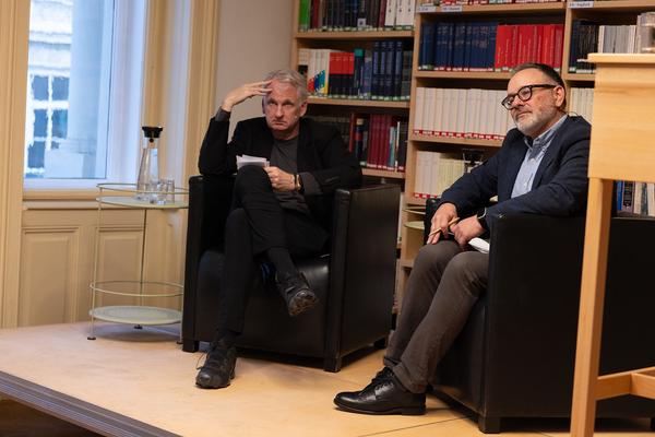 "Anecdotes and Arguments: How the colour of individual life allows for broader interpretations of the Holocaust" Timothy Snyder in conversation with Stephen Naron (Sigmund Freud Museum, 18.5.2026) Foto: eSeL.at - Lorenz Seidler