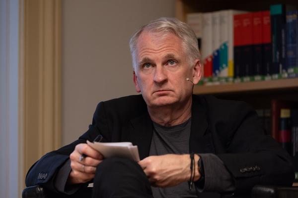 "Anecdotes and Arguments: How the colour of individual life allows for broader interpretations of the Holocaust" Timothy Snyder in conversation with Stephen Naron (Sigmund Freud Museum, 18.5.2026) Foto: eSeL.at - Lorenz Seidler