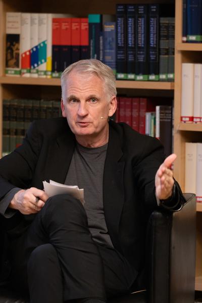 "Anecdotes and Arguments: How the colour of individual life allows for broader interpretations of the Holocaust" Timothy Snyder in conversation with Stephen Naron (Sigmund Freud Museum, 18.5.2026) Foto: eSeL.at - Lorenz Seidler