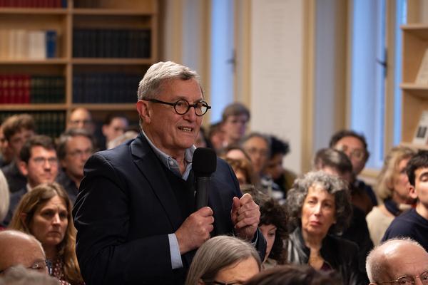 "Anecdotes and Arguments: How the colour of individual life allows for broader interpretations of the Holocaust" Timothy Snyder in conversation with Stephen Naron (Sigmund Freud Museum, 18.5.2026) Foto: eSeL.at - Lorenz Seidler