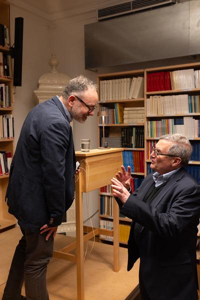 "Anecdotes and Arguments: How the colour of individual life allows for broader interpretations of the Holocaust" Timothy Snyder in conversation with Stephen Naron (Sigmund Freud Museum, 18.5.2026) Foto: eSeL.at - Lorenz Seidler
