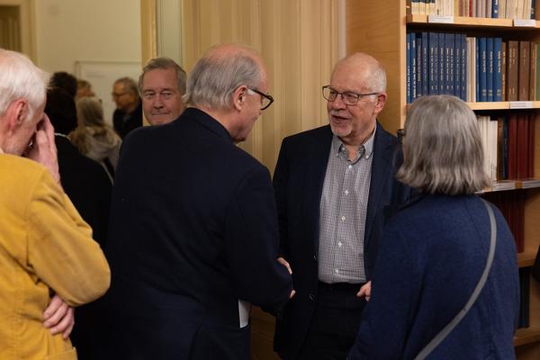 "Anecdotes and Arguments: How the colour of individual life allows for broader interpretations of the Holocaust" Timothy Snyder in conversation with Stephen Naron (Sigmund Freud Museum, 18.5.2026) Foto: eSeL.at - Lorenz Seidler