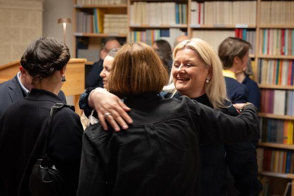 "Anecdotes and Arguments: How the colour of individual life allows for broader interpretations of the Holocaust" Timothy Snyder in conversation with Stephen Naron (Sigmund Freud Museum, 18.5.2026) Foto: eSeL.at - Lorenz Seidler