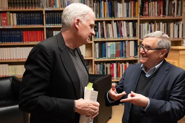 "Anecdotes and Arguments: How the colour of individual life allows for broader interpretations of the Holocaust" Timothy Snyder in conversation with Stephen Naron (Sigmund Freud Museum, 18.5.2026) Foto: eSeL.at - Lorenz Seidler