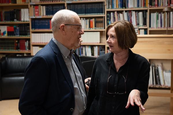 "Anecdotes and Arguments: How the colour of individual life allows for broader interpretations of the Holocaust" Timothy Snyder in conversation with Stephen Naron (Sigmund Freud Museum, 18.5.2026) Foto: eSeL.at - Lorenz Seidler