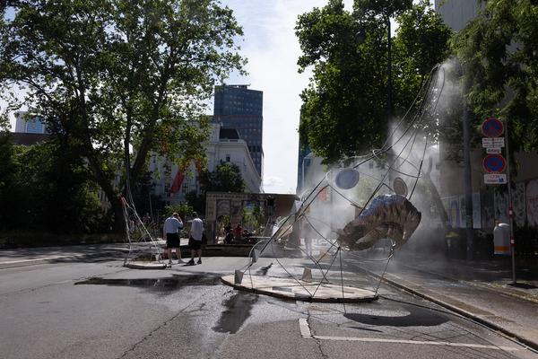 Angewandte Festival 2025: Monuments of the Future. Platzgestaltung Abt. Design Investigations (Oskar Kokoschka Platz, 25.6. - 28.6.2025) Foto: eSeL.at - Lorenz Seidler