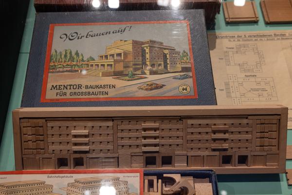 Architekturbaukästen 1890-1990. Die große Mitspielausstellung (MAK - Kunstblättersaal &amp; Offene Direktion, 7.10.2026 – 14.3.2027) Foto: eSeL.at - Lorenz Seidler