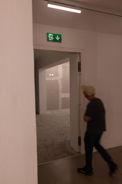 Jeremy Shaw &quot;Towards Logarithmic Delay&quot; (Secession, 29.5. – 31.8.2025) Foto: eSeL.at - Lorenz Seidler