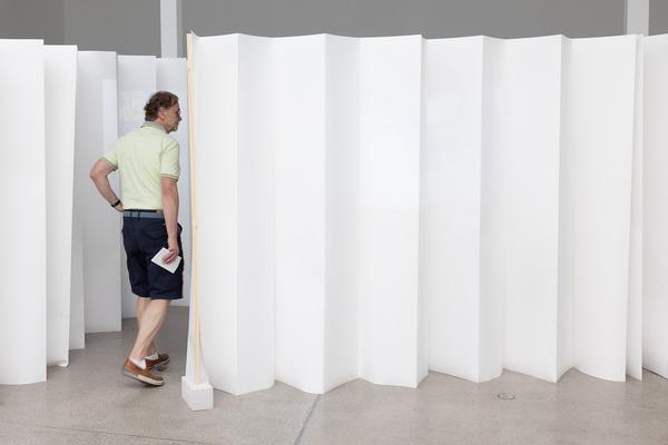 Ariane Mueller "Fische sind ins Meer gefaltet wie das Meer in die Fische" (Secession, 29.5. - 31.8.2025) Foto: eSeL.at - Lorenz Seidler