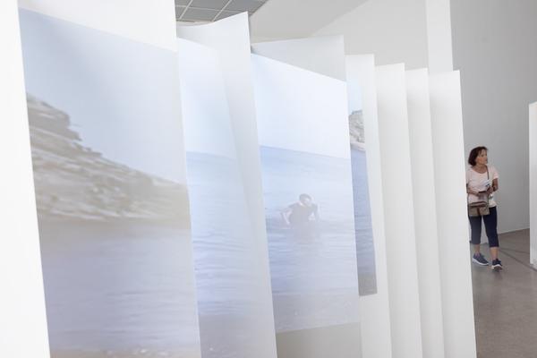 Ariane Mueller "Fische sind ins Meer gefaltet wie das Meer in die Fische" (Secession, 29.5. - 31.8.2025) Foto: eSeL.at - Lorenz Seidler