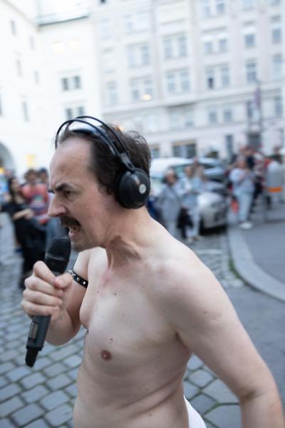 Austrofred &quot;Magic Music Walk&quot; (Wir.Sind.Wien.Festival @ 1010, 1.6.2025) Foto: eSeL.at - Lorenz Seidler