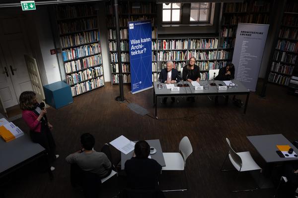 Neue Direktorin des Architektur-zentrum Wien: Doris Kleilein (Pressekonferenz AzW Bibliothek, 22.4.2026) Foto: eSeL.at - Lorenz Seidler