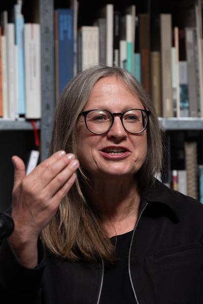 Neue Direktorin des Architektur-zentrum Wien: Doris Kleilein (Pressekonferenz AzW Bibliothek, 22.4.2026) Foto: eSeL.at - Lorenz Seidler