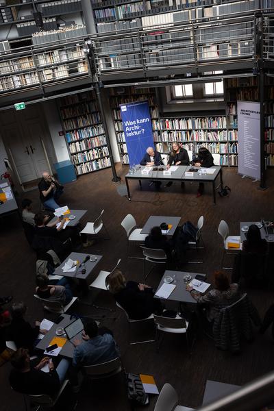 Neue Direktorin des Architektur-zentrum Wien: Doris Kleilein (Pressekonferenz AzW Bibliothek, 22.4.2026) Foto: eSeL.at - Lorenz Seidler