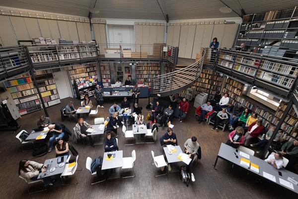 Neue Direktorin des Architektur-zentrum Wien: Doris Kleilein (Pressekonferenz AzW Bibliothek, 22.4.2026) Foto: eSeL.at - Lorenz Seidler
