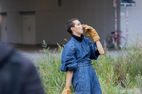 Claudia Bosse "Wasteland dream/s" (Brache / Hauptbahnhof, 18.7.2025) Foto: eSeL.at - Ouriel Morgensztern