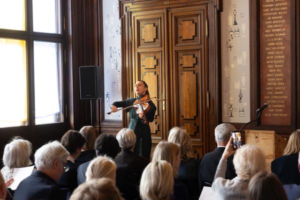 Festakt: Berufstitel "Professorin" an Frau Dr.in Johanna Schwanberg (Künstlerhaus Ranftlzimmer, 21.4.2026) Foto: eSeL.at - Lorenz Seidler