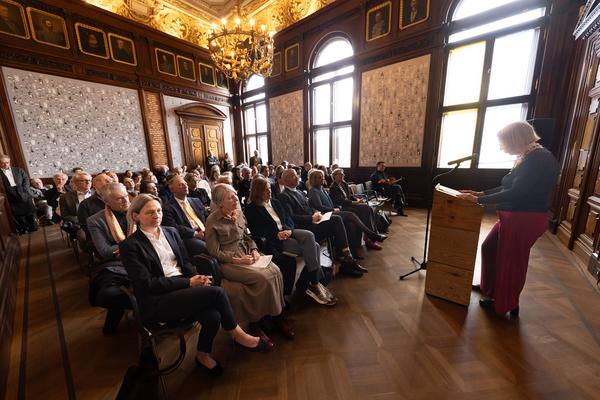 Festakt: Berufstitel "Professorin" an Frau Dr.in Johanna Schwanberg (Künstlerhaus Ranftlzimmer, 21.4.2026) Foto: eSeL.at - Lorenz Seidler