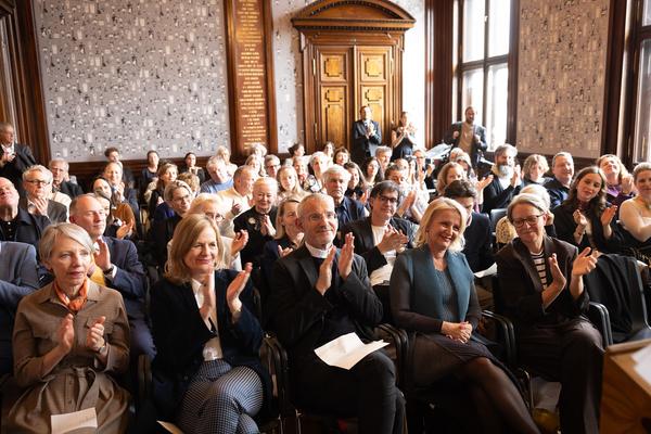Festakt: Berufstitel "Professorin" an Frau Dr.in Johanna Schwanberg (Künstlerhaus Ranftlzimmer, 21.4.2026) Foto: eSeL.at - Lorenz Seidler